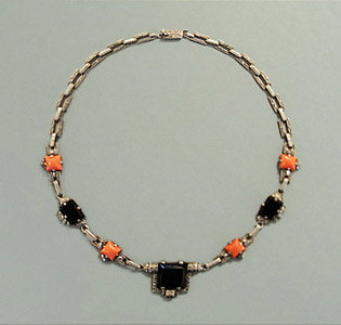 Collier__Silber Onyx Koralle Markasit__1928__Theodor Fahrner 